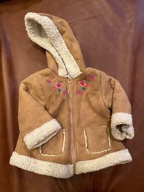 Little Me tan and cream sherpa-lined booties